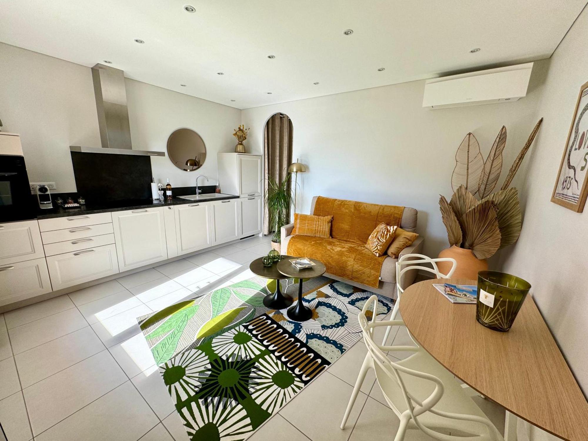 Confortable T2 Vue Avec Terrasse Amenagee Et Parking Prive, Et Port A Pied Sanary-sur-Mer