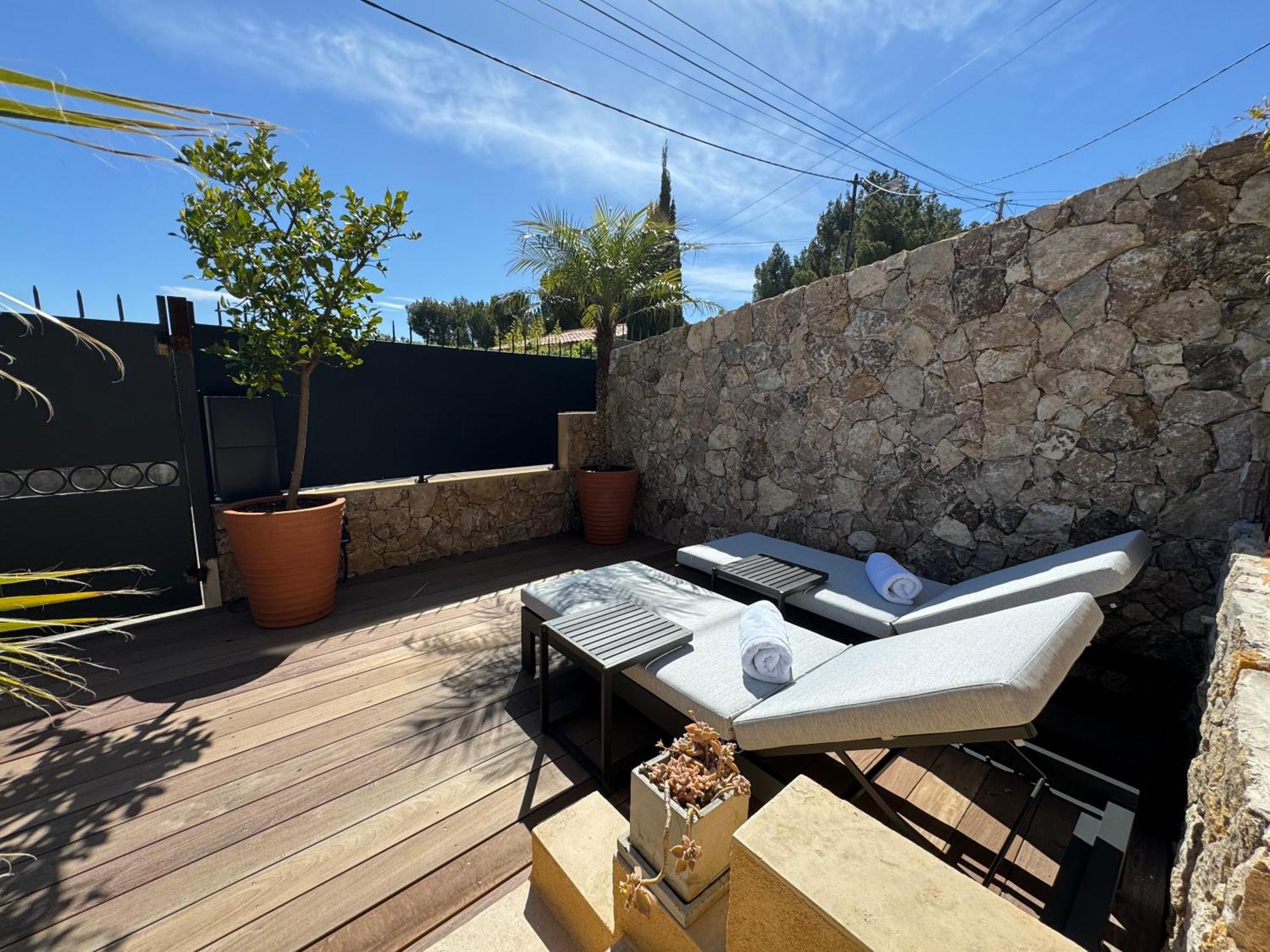 Confortable T2 Vue Avec Terrasse Amenagee Et Parking Prive, Et Port A Pied Appartement Sanary-sur-Mer