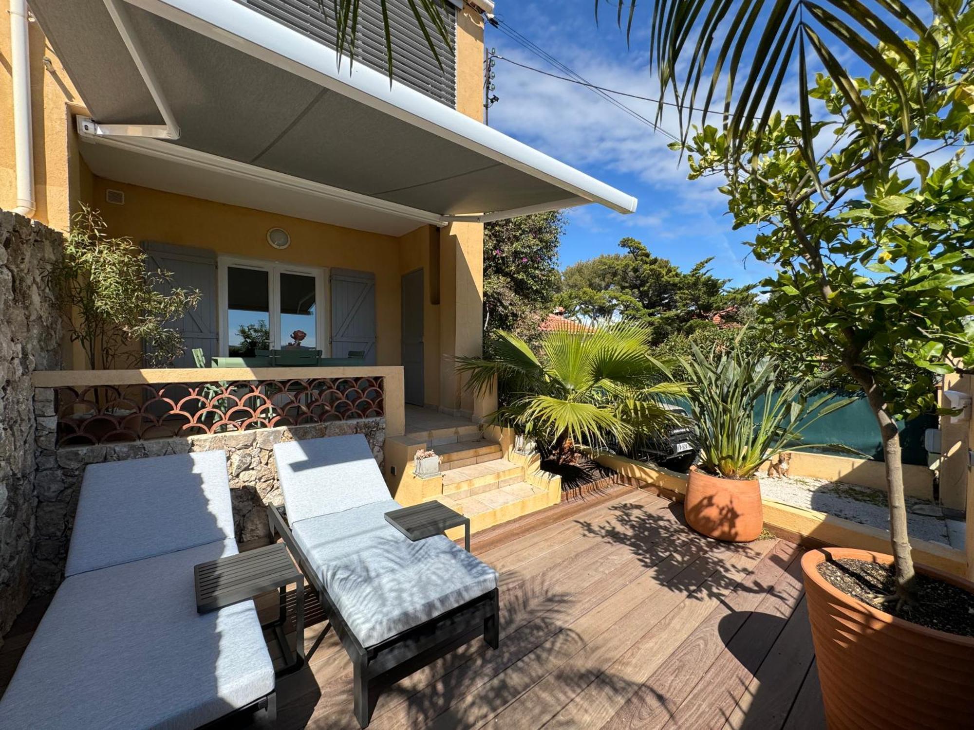 Appartement T2 Vue Avec Jardinet / Et Port à Pied