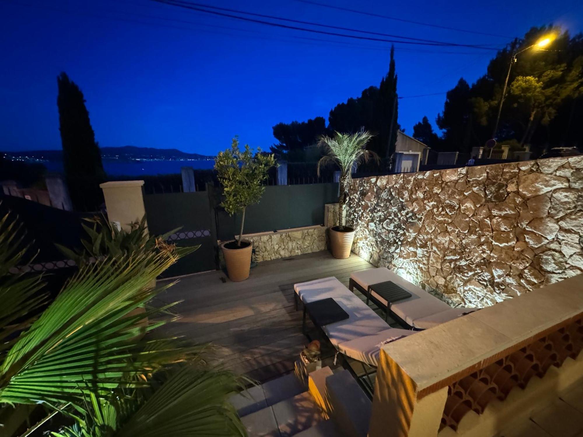 T2 Vue Avec Jardinet / Et Port à Pied * Sanary-sur-Mer