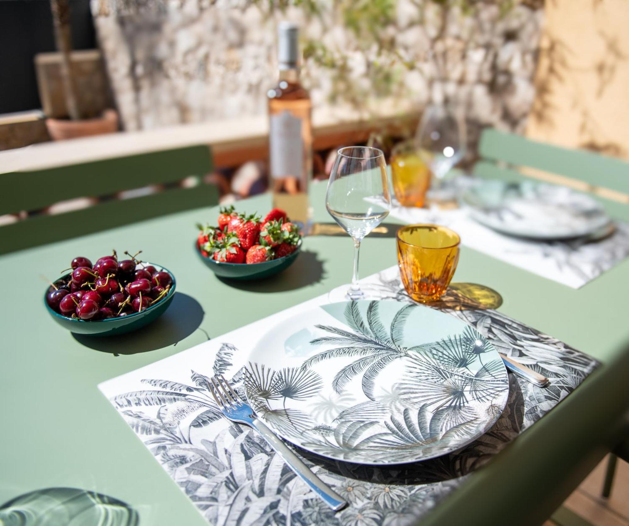 Appartement Confortable T2 Vue Avec Terrasse Amenagee Et Parking Prive, Et Port A Pied